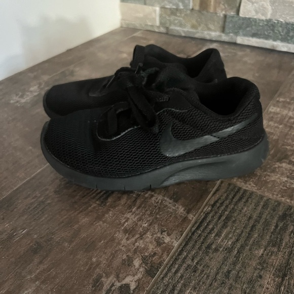 Nike Tanjun child size 12.5 black on black - Picture 1 of 3